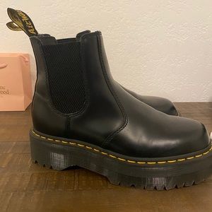 2976 POLISHED SMOOTH PLATFORM CHELSEA BOOTS